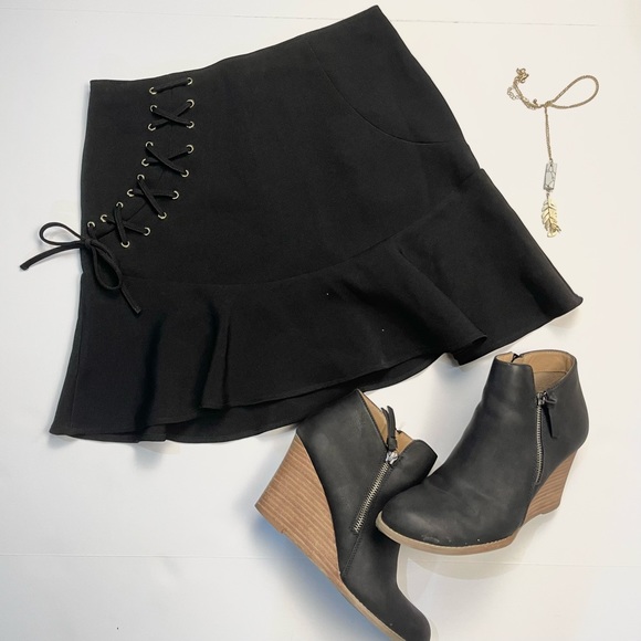 Express Mini Skirt Black size 4 - Picture 1 of 6